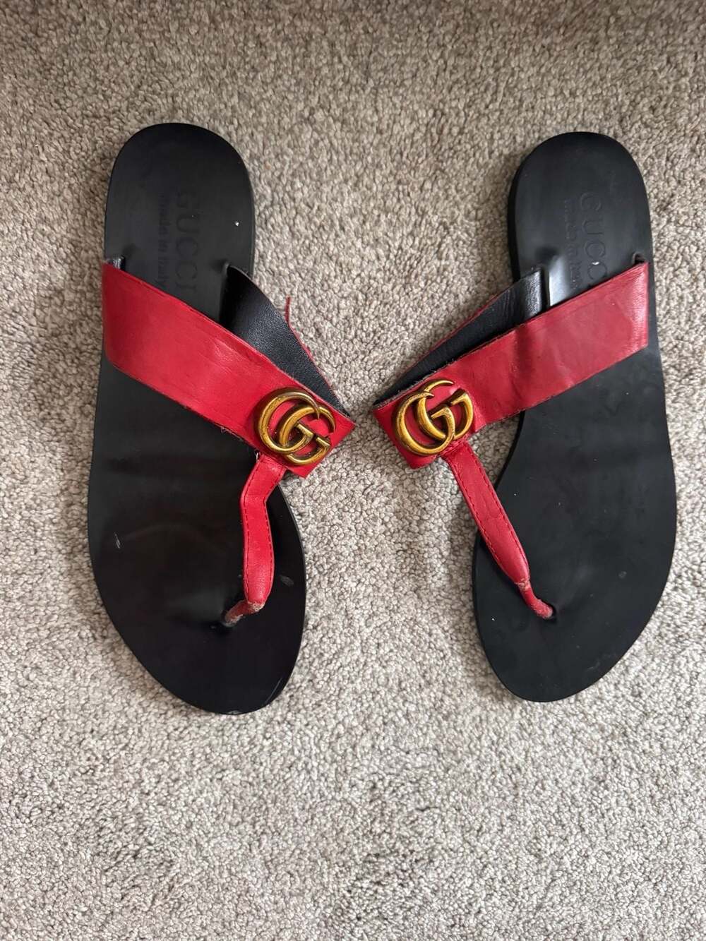 Gucci GG Marmont Leather T-Strap Thong Sandals in Red